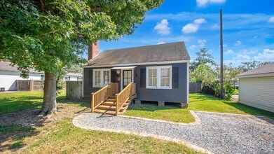 Building Photo - 635 Hebert St