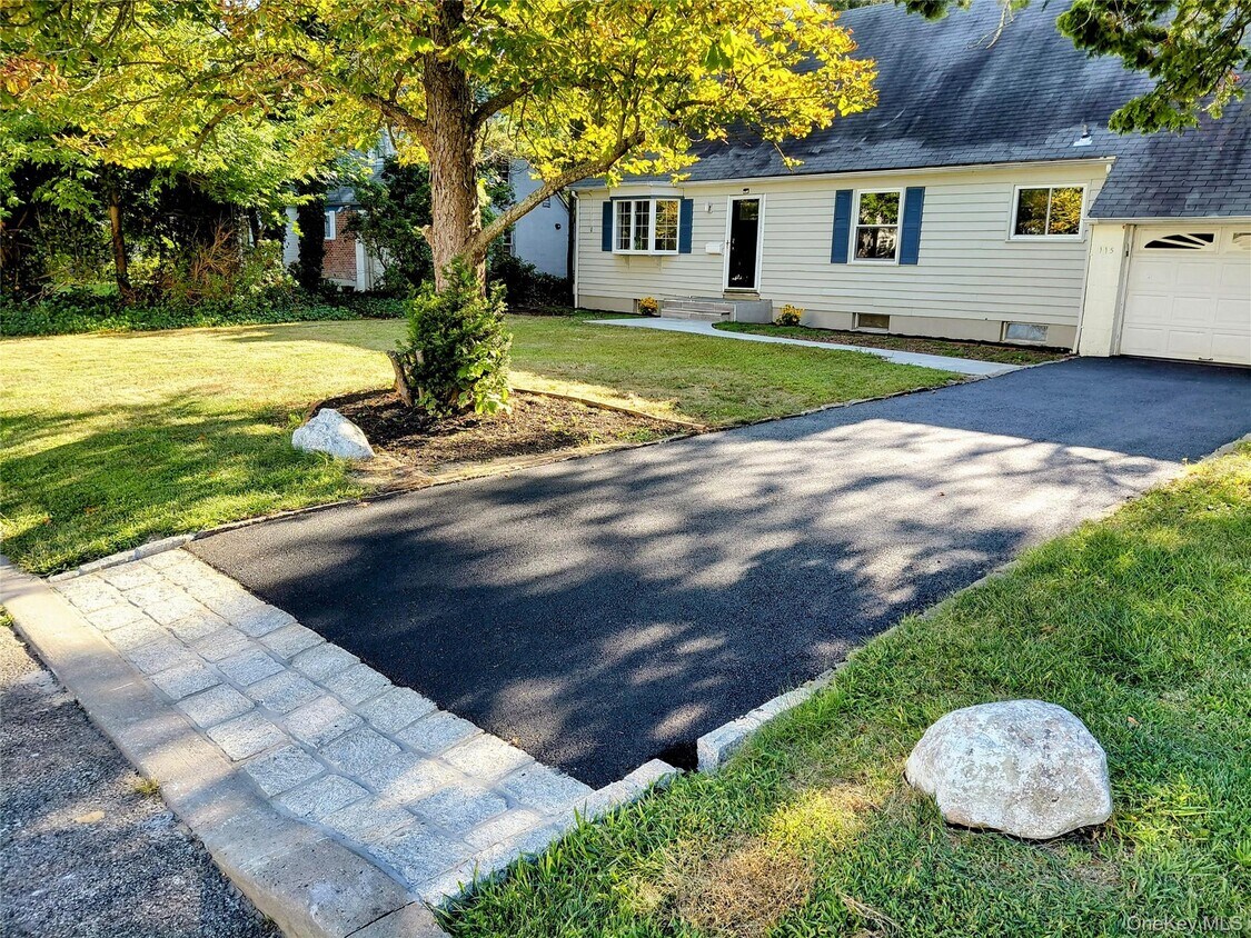 Primary Photo - 115 Wappanocca Ave