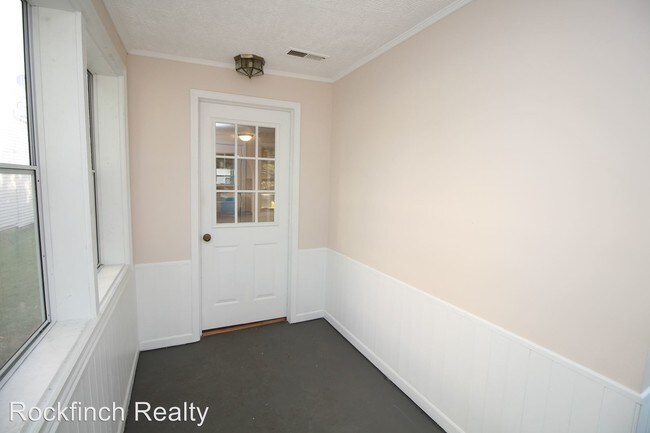 Building Photo - 864 N Park St SW