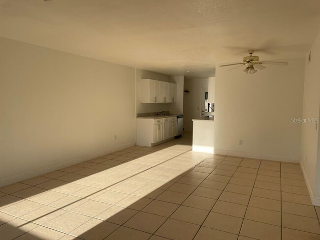 Foto del edificio - 516 E Rosewood Ln