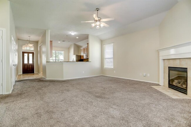 Building Photo - 25630 Saddlebrook Village Dr