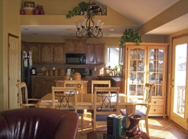 Building Photo - 2301 Magnolia Dr