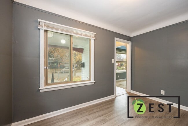 Building Photo - Beautiful 3 bedroom 1 Bath OPEN HOUSE 11/2...