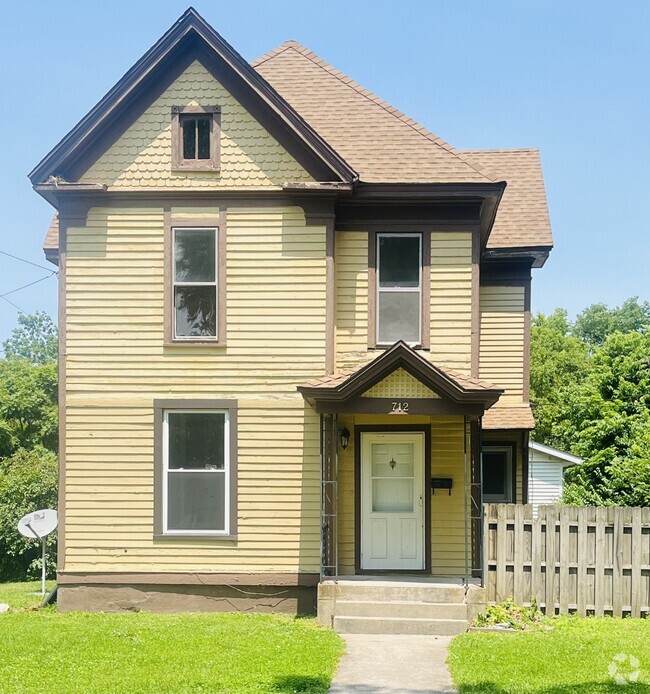 Building Photo - 712 W Douglas Ave