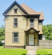 Building Photo - 712 W Douglas Ave