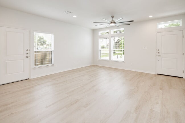 Building Photo - 201 Park Pl