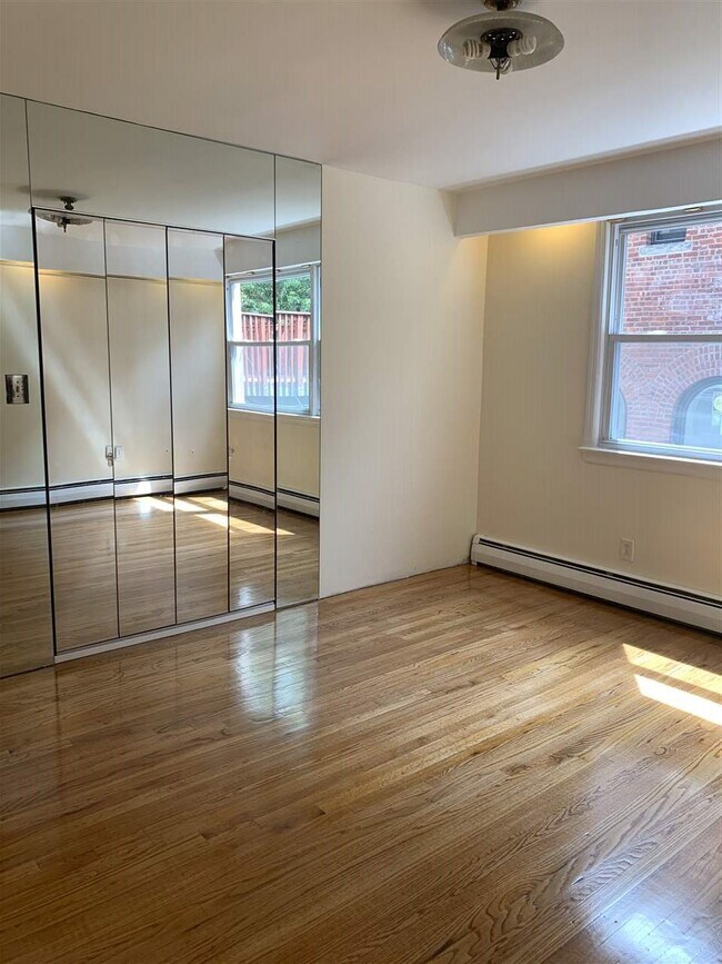 Foto del edificio - 902 Washington St