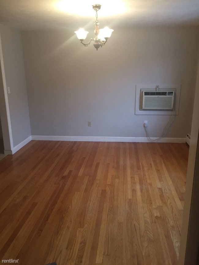 Building Photo - 3 br, 1.5 bath  - 73 Brookline St