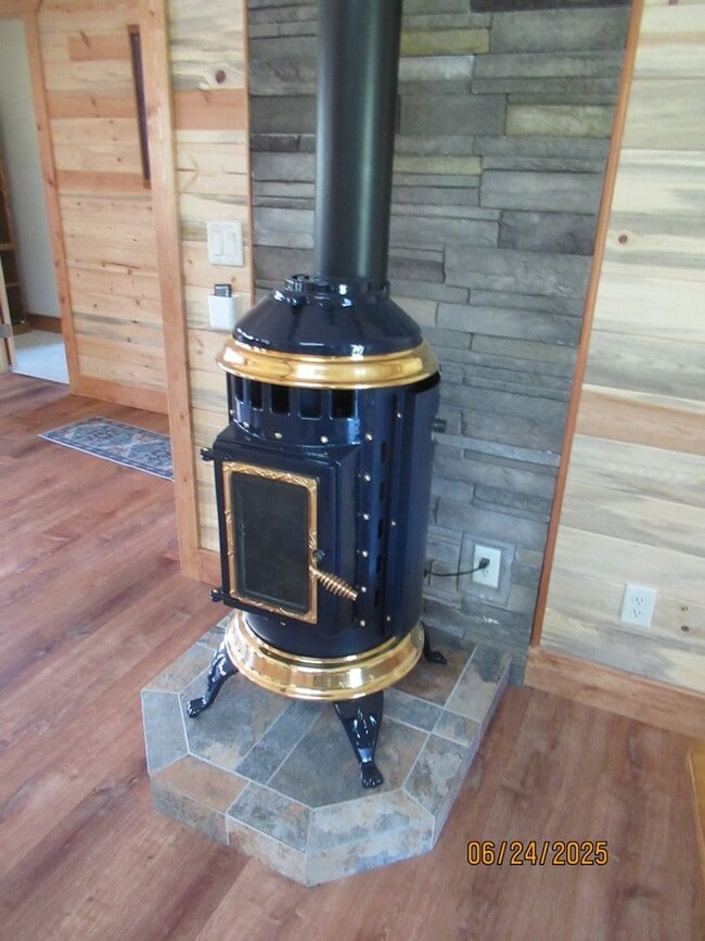 Building Photo - October 2026 – May 2027 | Furnished Columbia Falls 3 Bedroom Home on Acreage