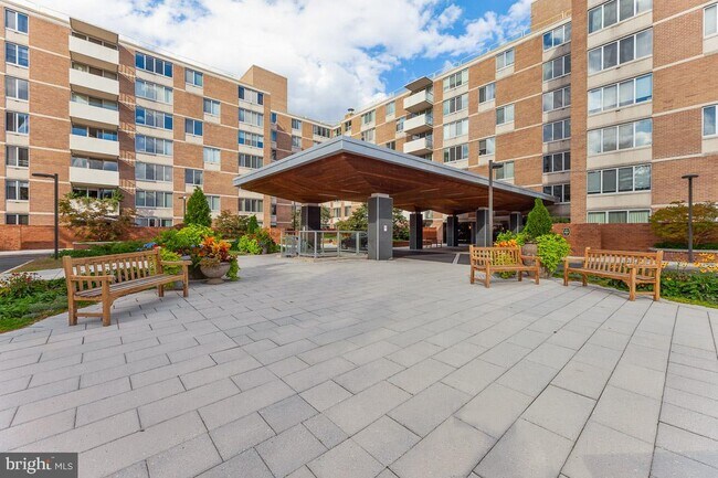 Foto del edificio - 2939 Van Ness St NW