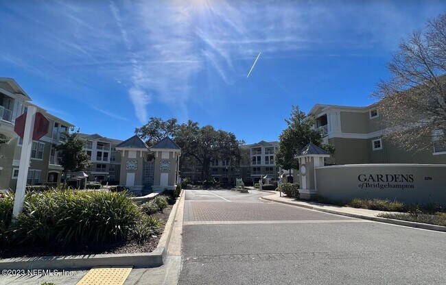Foto del edificio - 8290 Gate Pkwy W