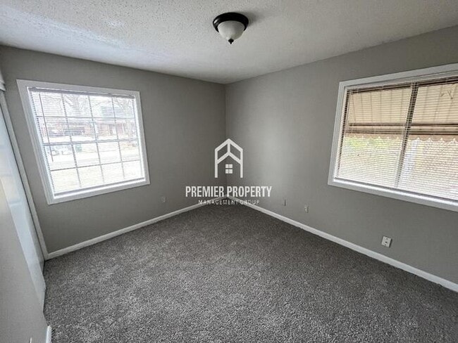 Building Photo - 3253 Starsdale - Available Now!