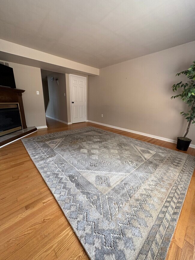 Foto del edificio - 8002 Cattail Ct