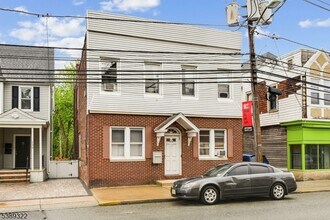 Building Photo - 137 Valley Rd
