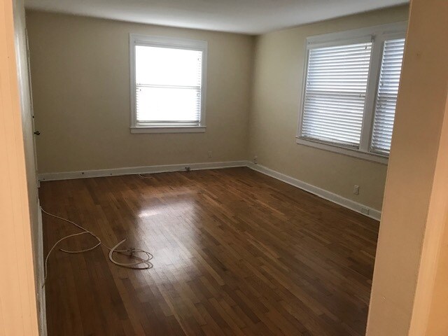 Living Room - 1757 River Rd