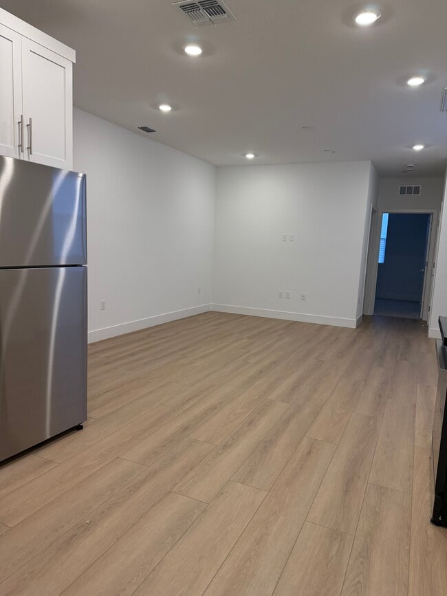 Living Room - 1467 N Girardi Dr