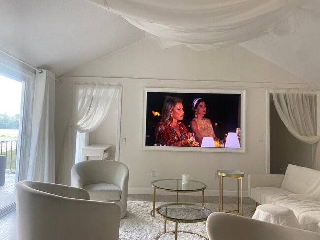 Building Photo - 15 Falls Rd