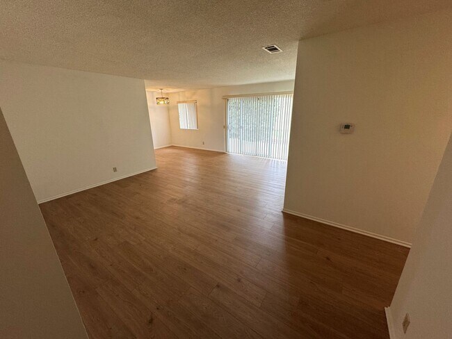 Foto del edificio - East Ventura Home- Spacious Backyard!