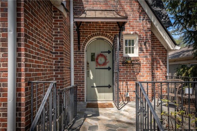 Foto del edificio - 28 Warren St NE