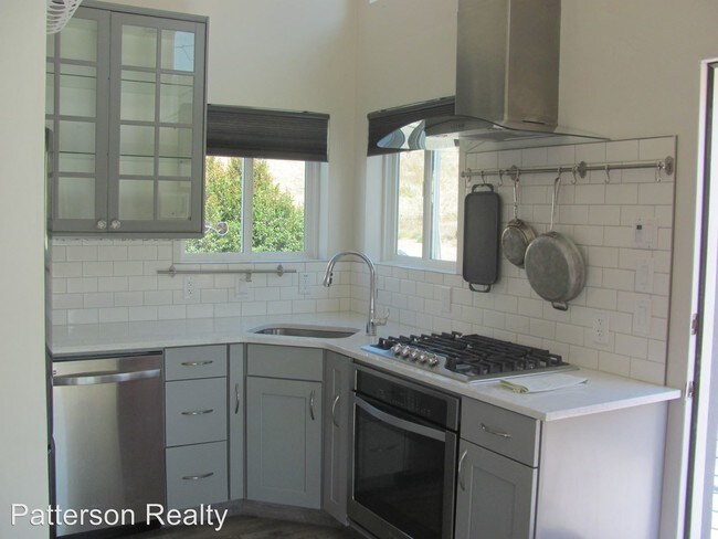 Building Photo - 3185 Panorama Dr
