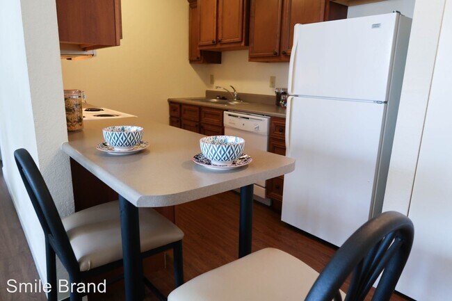 Foto del edificio - 2 br, 1 bath Room For Rent - 510 E. Stoughton