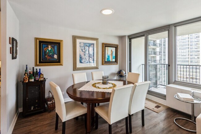 Building Photo - 400 E Randolph St