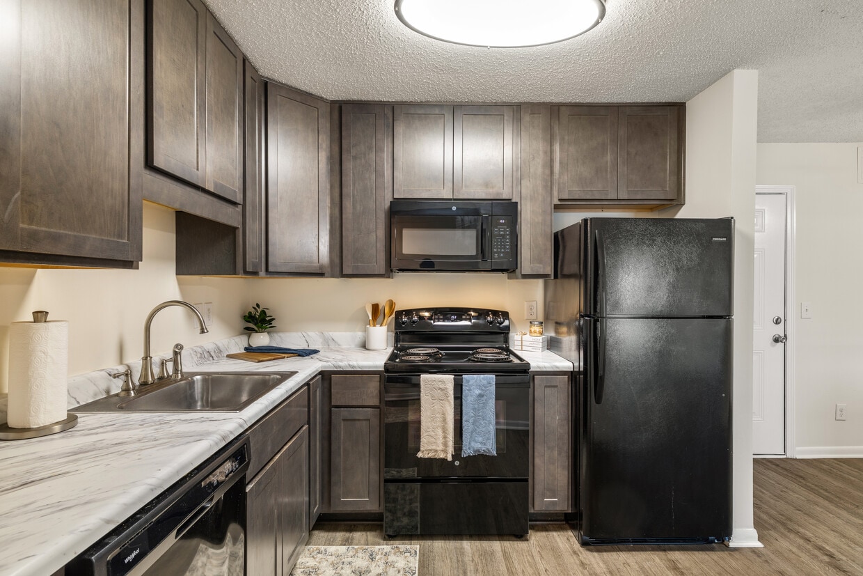 Primary Photo - The Pines of Wilmington Apartments