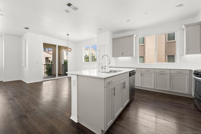 Building Photo - 1207 Paseo Seashore