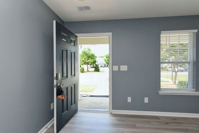 Foto del edificio - Spectacular Fully Renovated 3br/2.5bth Tow...
