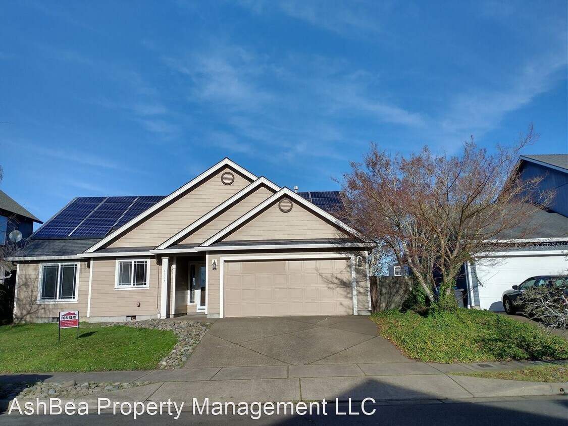 Primary Photo - 3 br, 2 bath House - 4993 Toledo Avenue NE