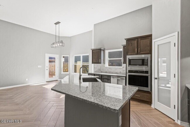 Building Photo - 908 Keenland Ave