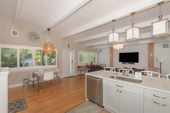 Foto del edificio - 1936 Harbour Inlet Dr