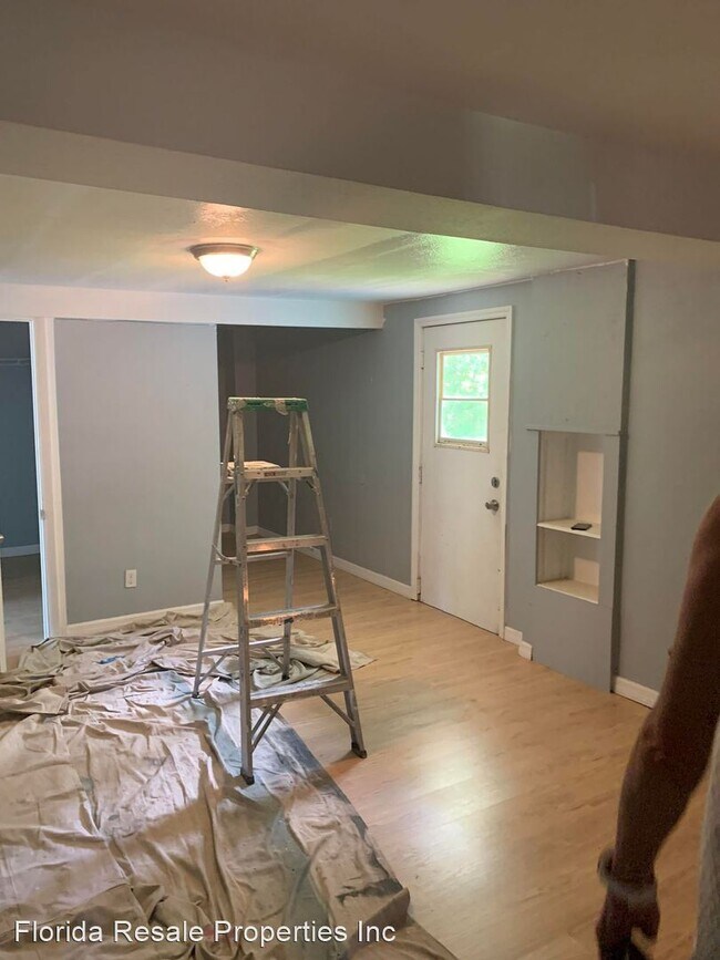 Foto del edificio - 4 br, 1 bath House - 23476 Harper Ave