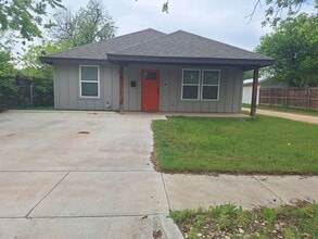 Building Photo - 926 Poplar St