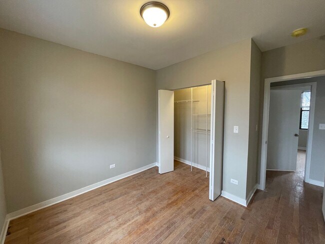 Foto del edificio - 5454 N Sawyer Ave