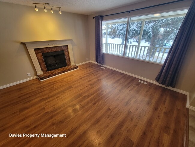 Building Photo - 9323-9173 173 St NW