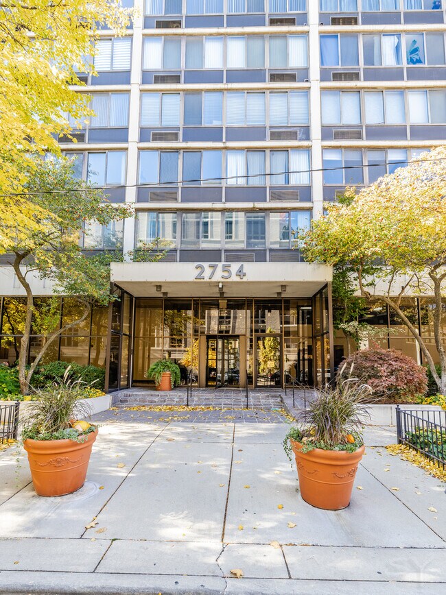 Foto del edificio - 2754 N HAMPDEN Ct