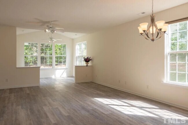 Foto del edificio - 201 Indian Elm Ln