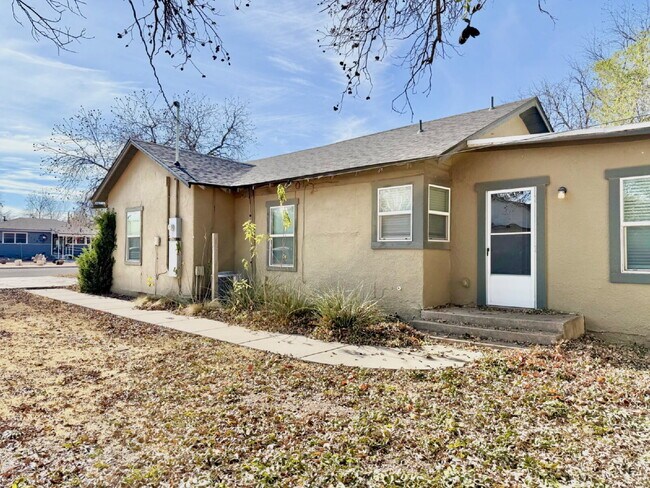 Building Photo - 2 Bedroom, 2 Bathroom: Stylish Living, Smart Budget, Zero Compromises!