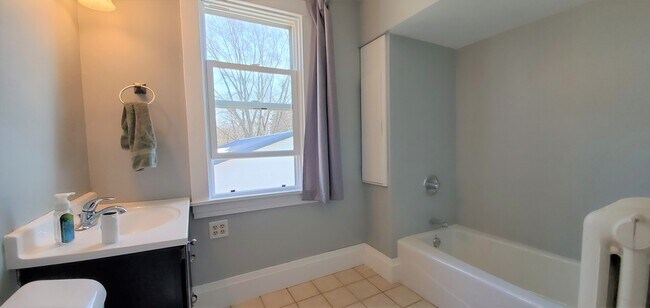 Foto del edificio - 332 E 5th St