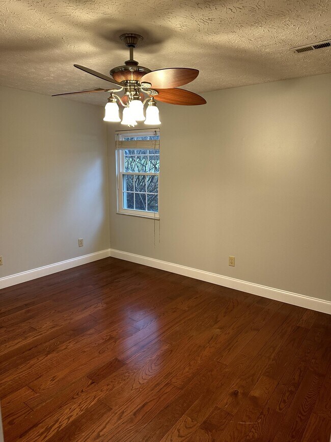 Building Photo - 603 Idlewood Ln