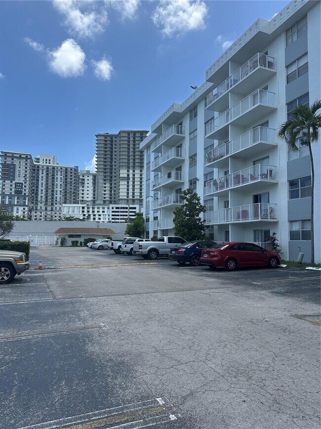 Foto del edificio - 16465 NE 22nd Ave