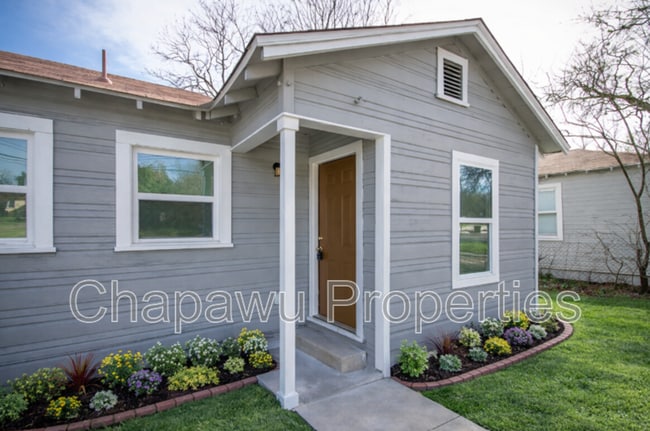 Photo - 936 Poinsettia St House