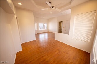 Building Photo - 2140 Hot Oak Ridge St