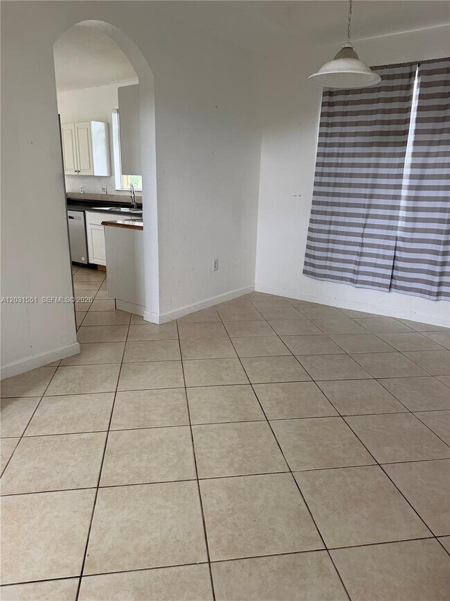 Foto del edificio - 3581 NE 11th Dr