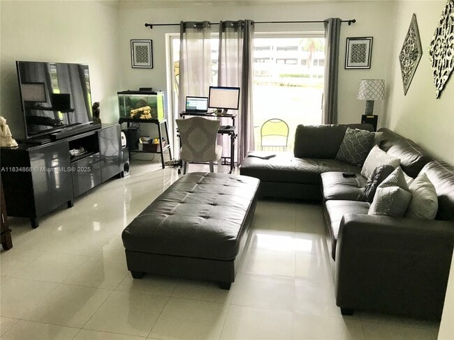 Foto del edificio - 7328 SW 82nd St