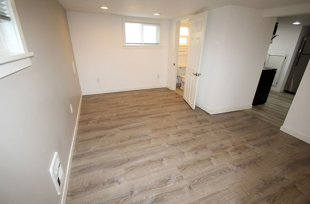 Primary Photo - 7326 Triplex