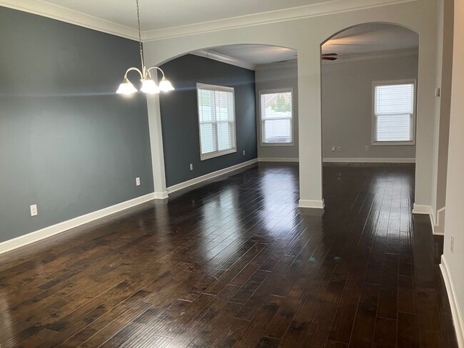 Building Photo - Townhome Living