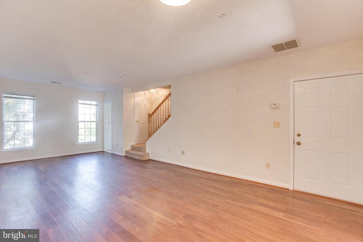 1587 Leeds Castle Dr Unit 92, Vienna, VA 22182 Condo for Rent in