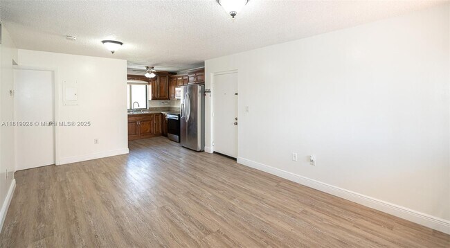Building Photo - 2740 W 62nd Pl